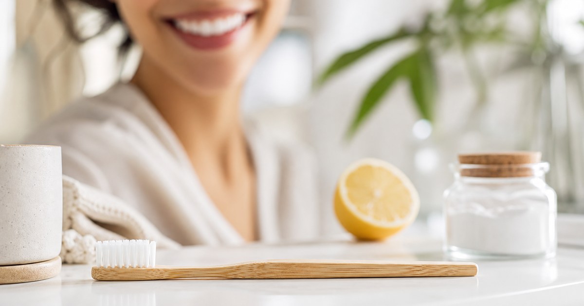 Quelles sont les meilleures astuces grand-mère pour avoir des dents blanches naturellement ?
